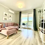 Forest View Apartment